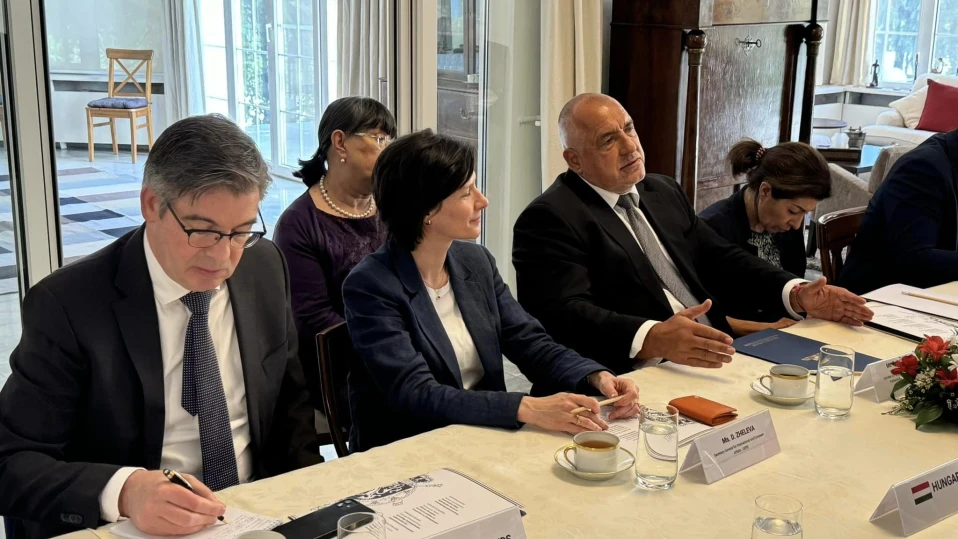 ГЕРБ няма връзка със служебното правителство, заяви Борисов пред посланиците от ЕС