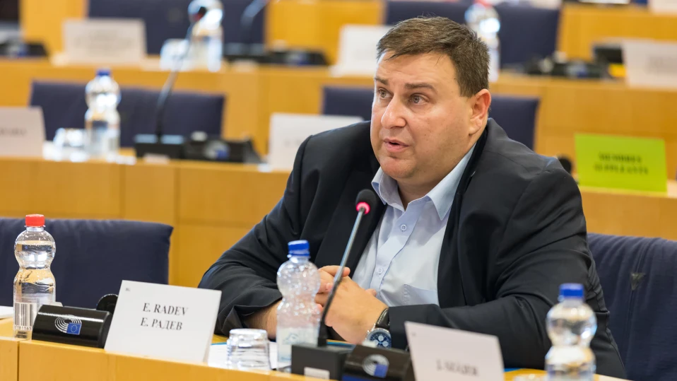 Емил Радев призова за стриктно прилагане на мерките срещу злоупотребите чрез системи с изкуствен интелект