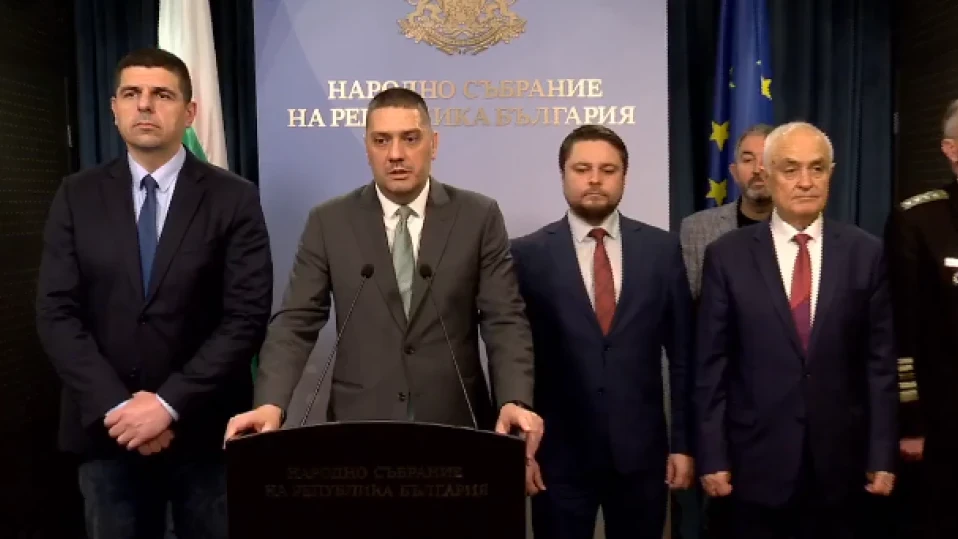 Около 30% увеличение на заплатите на военните предлагат всички партии в парламента