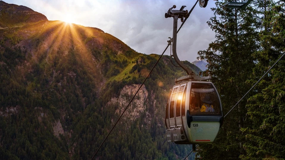 Един човек загина, а седем са ранени при инцидент с кабинков лифт в Турция