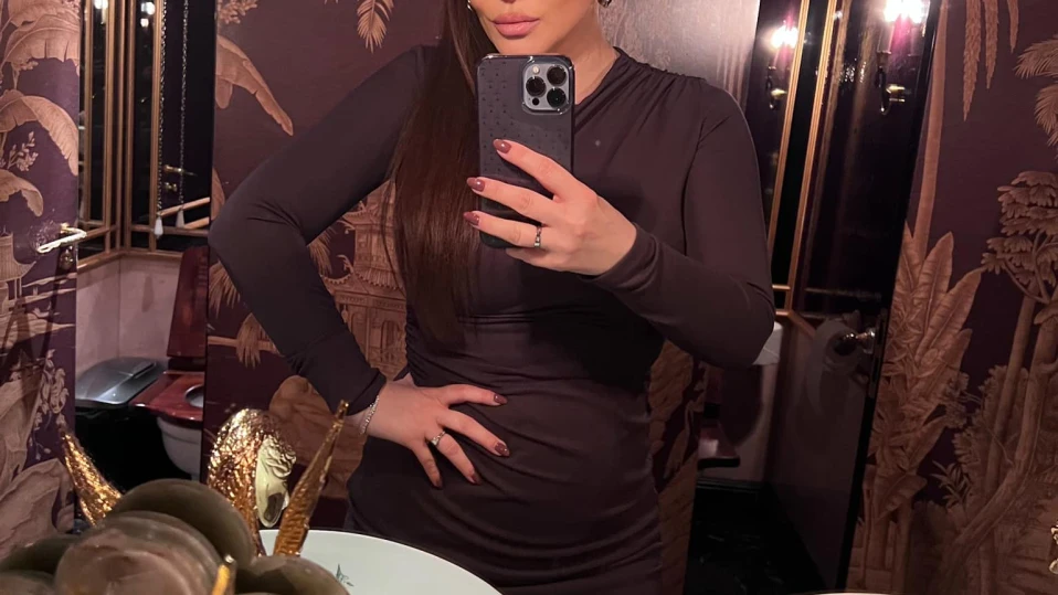 Фолкпевицата Десислава стана баба