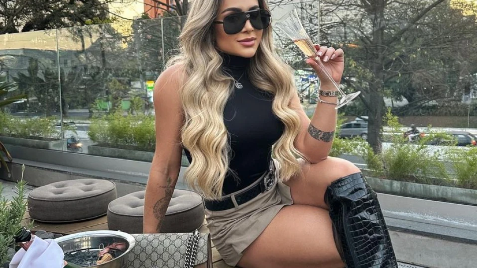 Секси културистка вади луди пари от Only Fans