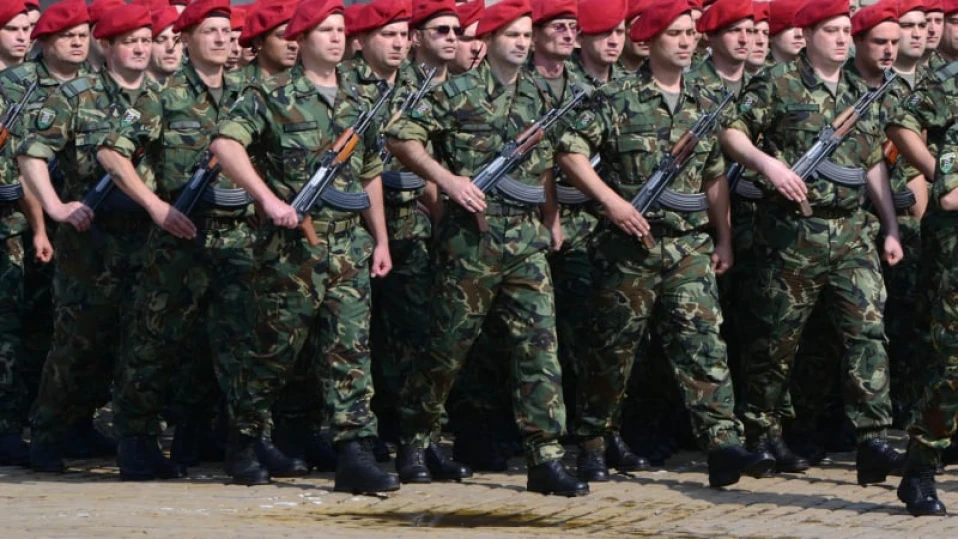 НС одобри 30% увеличение на заплатите на военните