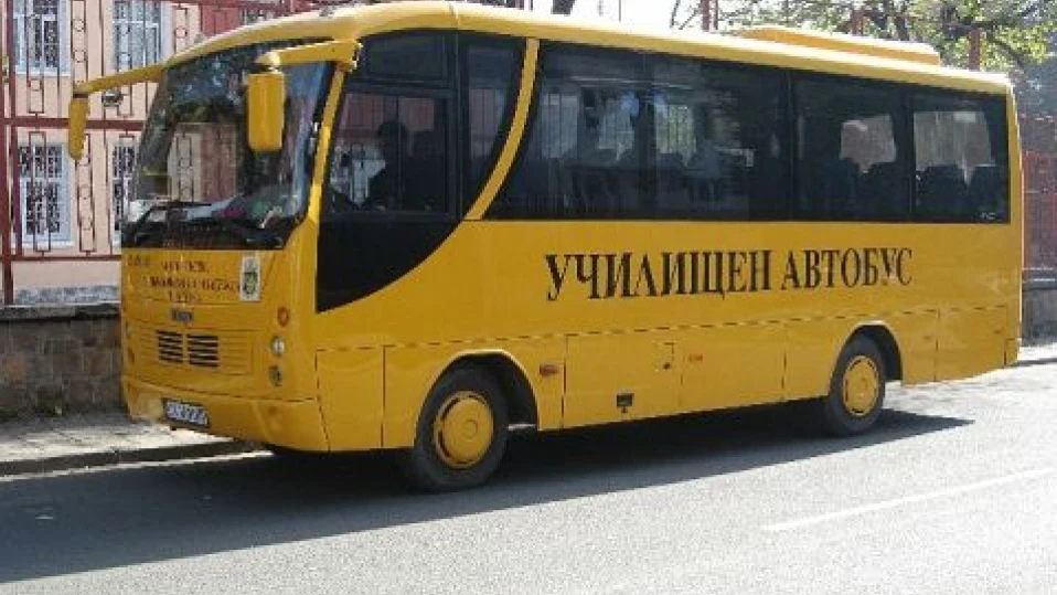 МОН: Ще бъдат закупени електрически ученически автобуси