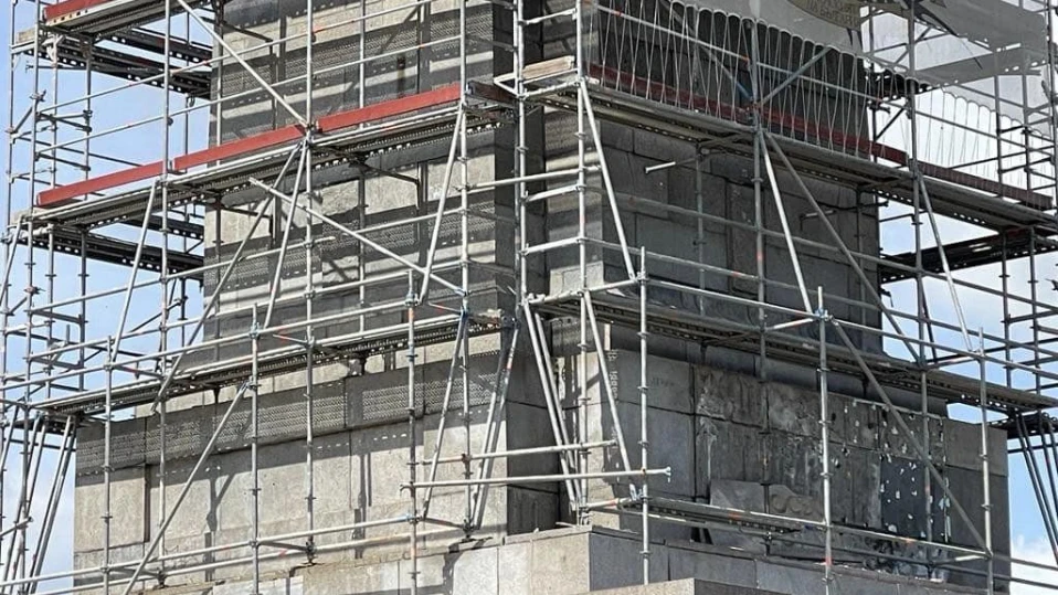 Премахнати са плочите с надписа от Паметника на Съветската армия