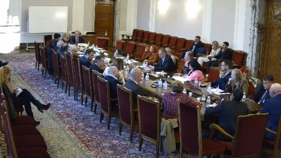 Просветният министър Галин Цоков: Грешка беше да няма обсъждане за падането на таксите
