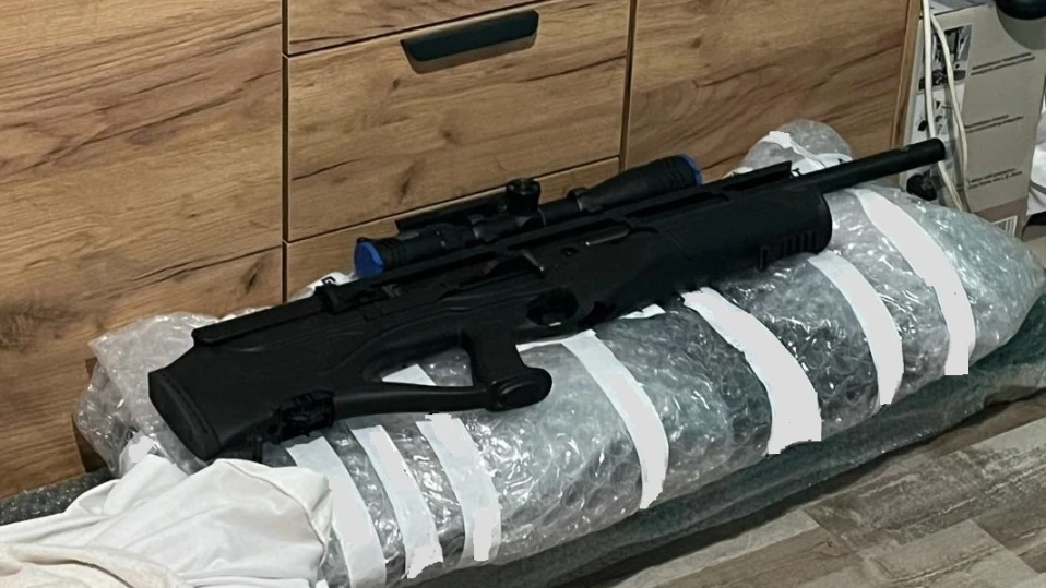 Арестуваха майстор, преработвал въздушни пушки (обзор)