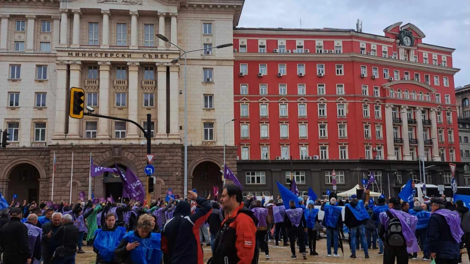 Служители от "Топлофикация-ВТ" АД подкрепиха протеста на енергетиците и миньорите