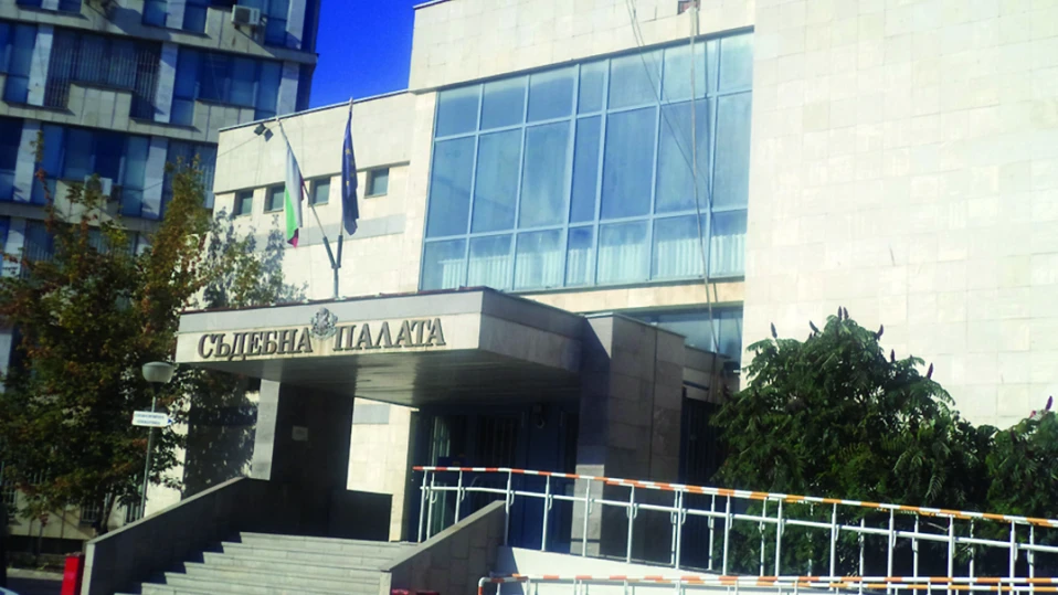 Пребиха с бухалка дядо заради 850 лева