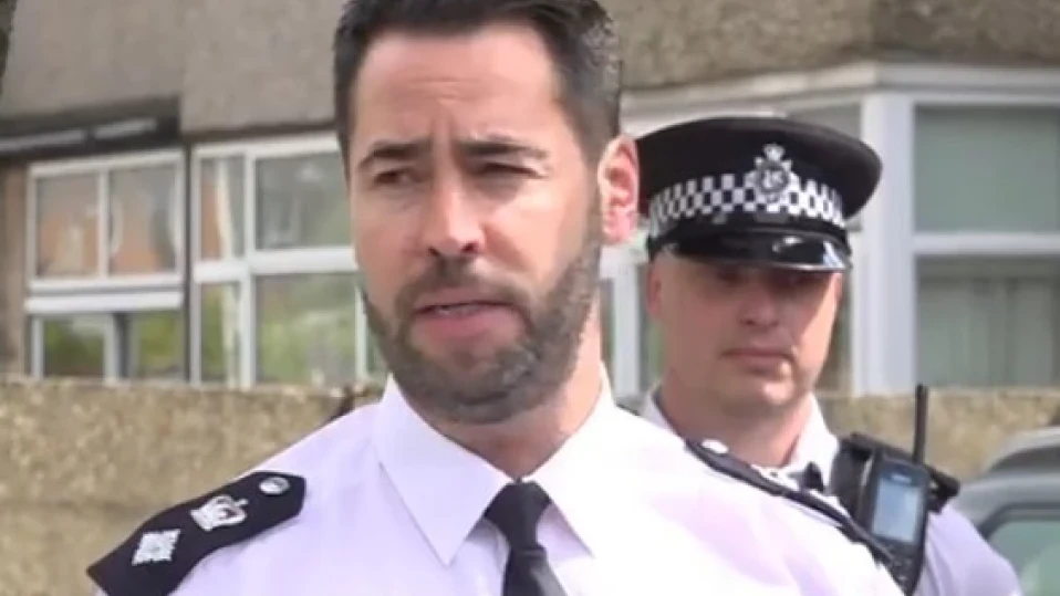 13-годишно момче почина след атака с меч в Североизточен Лондон