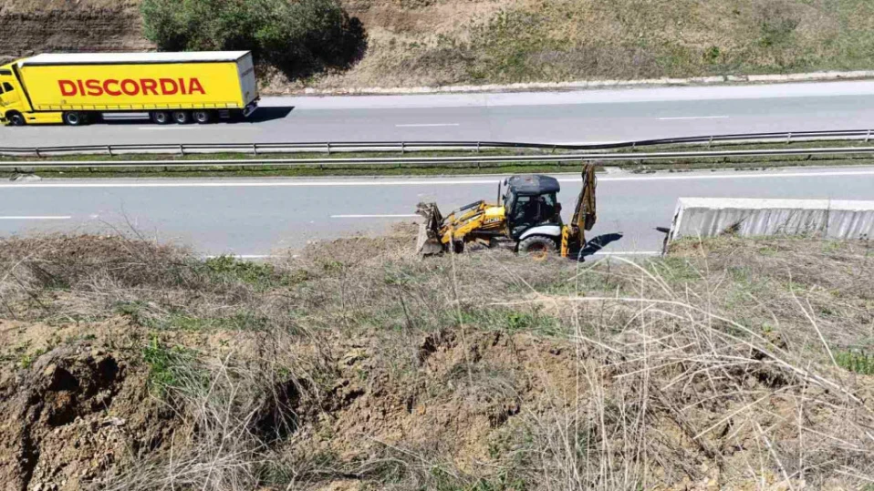 Пускат движението при свлачището на "Струма"