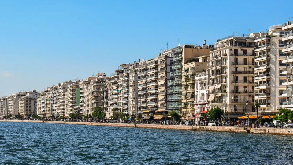 Екшън в Солун - застреляха грузинец до детска площадка (ВИДЕО)