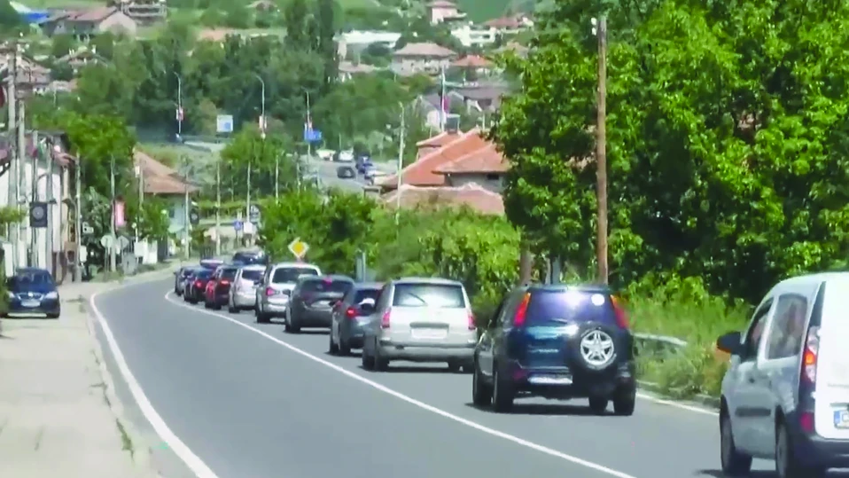 Празниците свършиха с блокади по пътищата