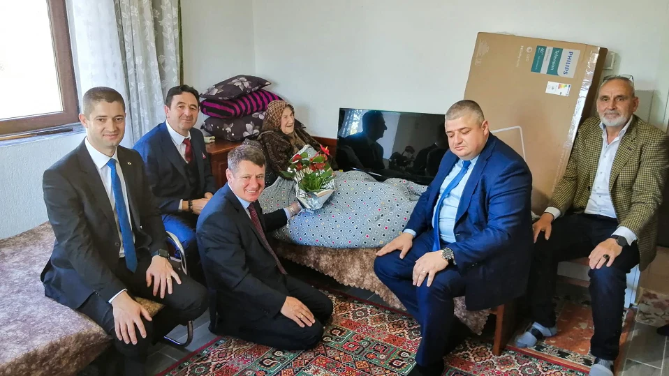 Подарък за 107-ия рожден ден на баба Есма