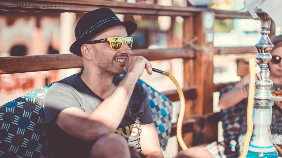 Нови професии с твърди надници: Балонеси и наргилисти втрещяват по морето