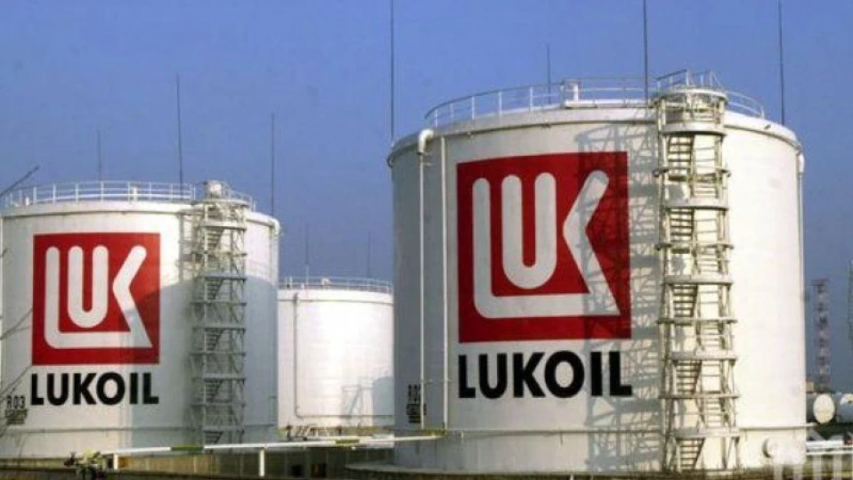 Над 190 души на проверка в данъчните складове на „Лукойл Нефтохим Бургас“ (обзор)