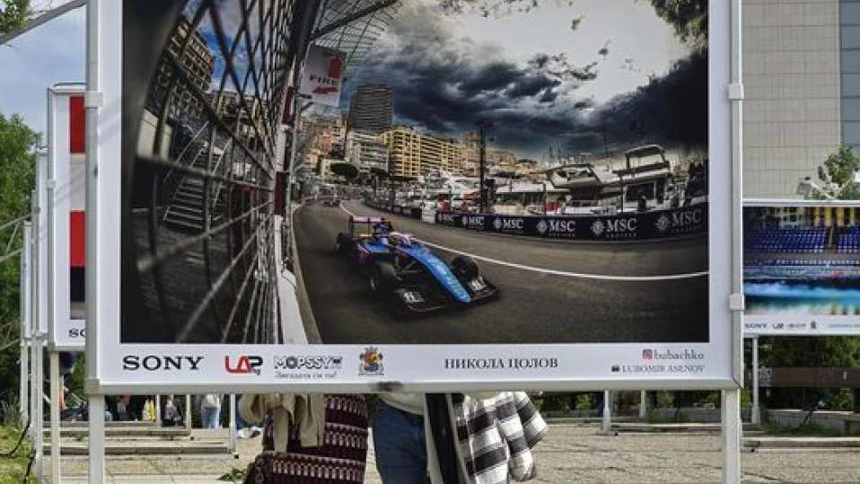 Фотографът Любо Асенов с благороден жест към децата от няколко общини