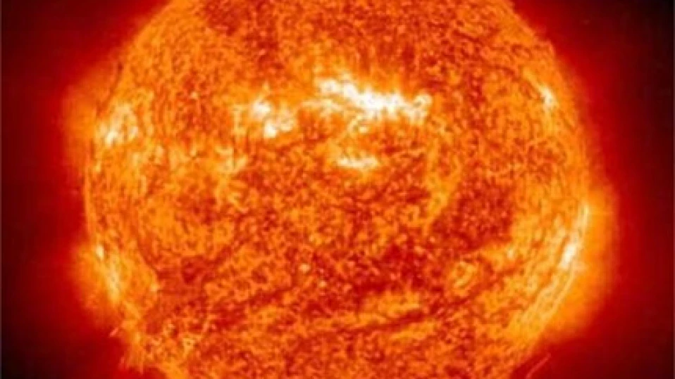 Ново слънчево изригване и магнитни бури носят мигрени и безсъние