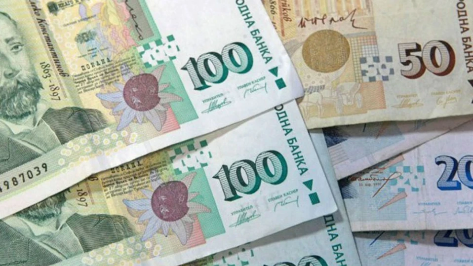 Средната заплата достигна 2300 лева през март