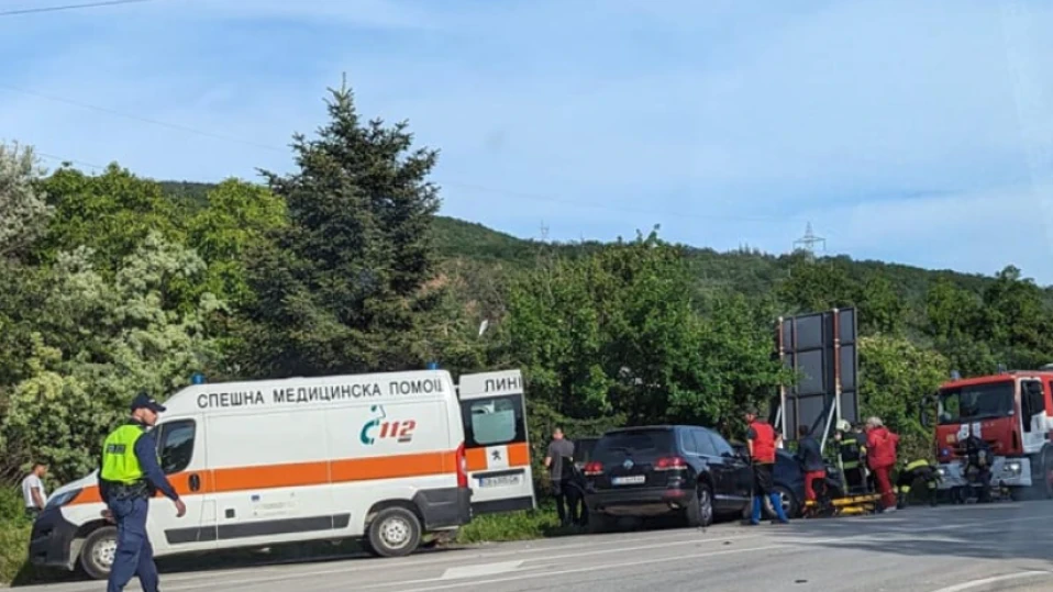 Ранената жена при катастрофата с кола на НСО е в тежко състояние