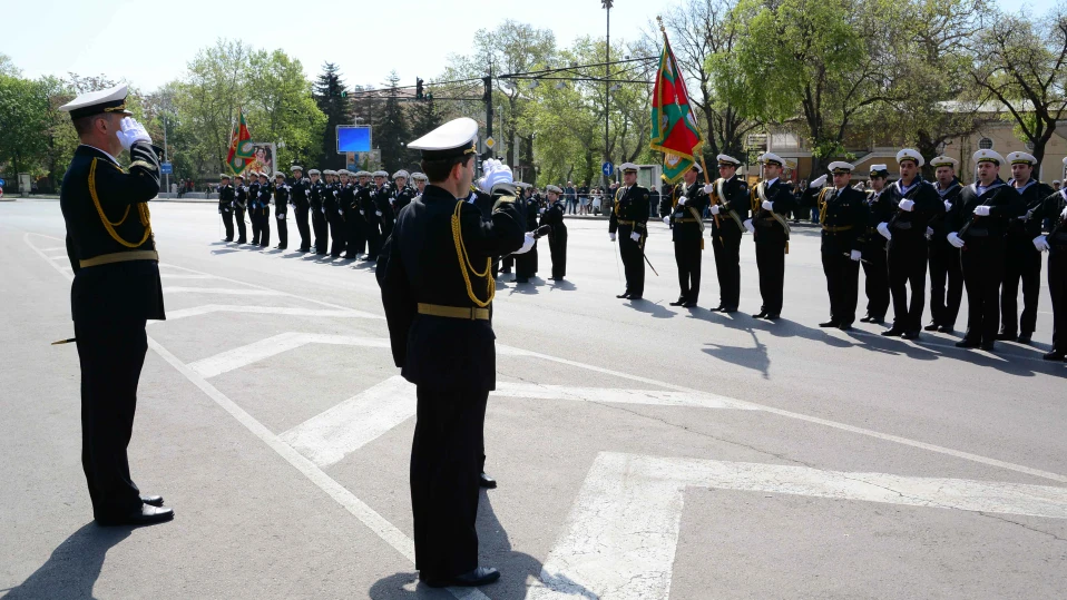 Пращаме над 100 военни в Косово