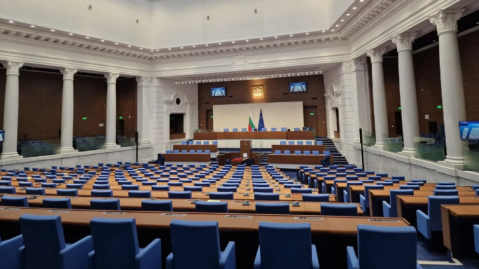 Парламентът не събра кворум и при третия опит за начало на второто извънредно заседание