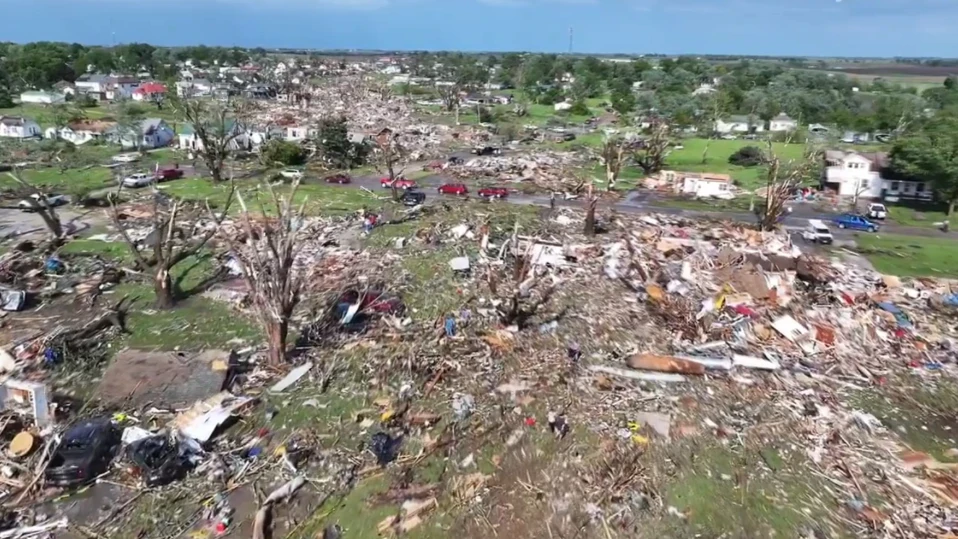 Мощно торнадо разруши град в Айова (ВИДЕО)