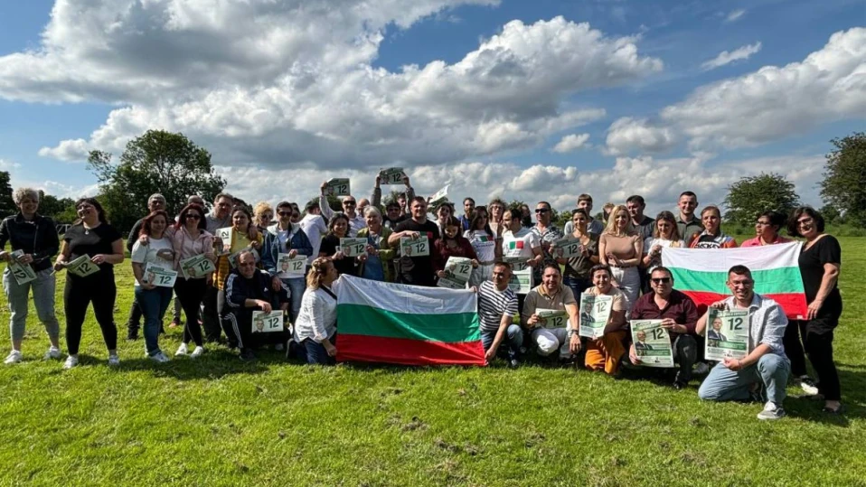 Кандидат за депутат от "Възраждане" спря кампанията си, за да посети българска общност в Англия