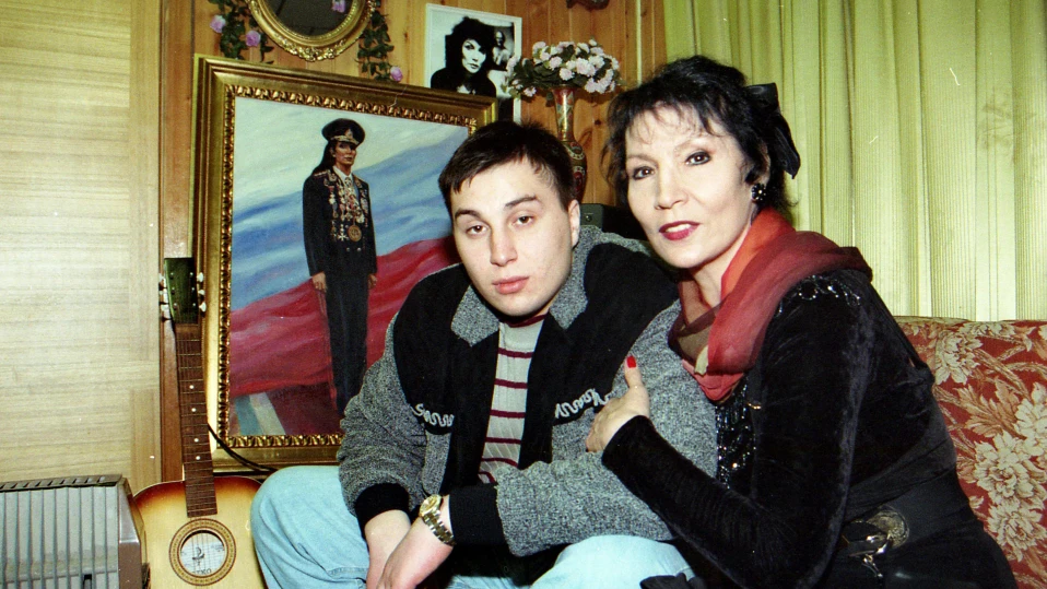 Първата държавна ясновидка: Джуна възкресява сина си два пъти, но накрая го губи
