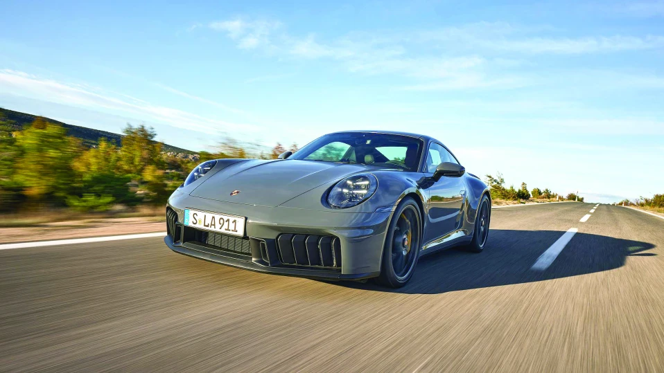 Porsche пусна ток на 911