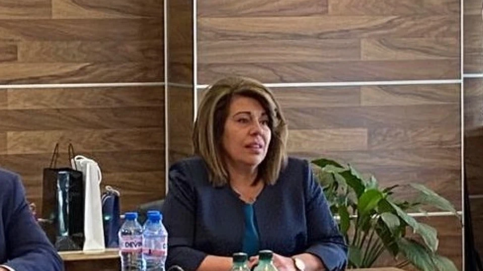 Новият участък от „Струма” при Симитли ще е готов преди началото на лятото, увери Коритарова