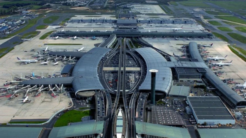 Френската полиция арестува рускоговорящ мъж, държал експлозиви край летището в Париж