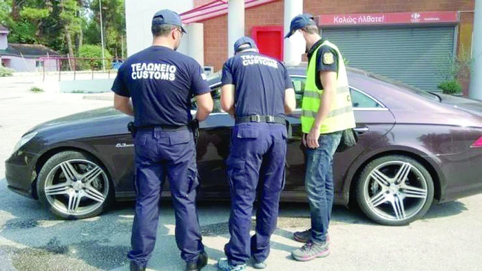 До €10 000 глоба за конфискуван автомобил в Гърция