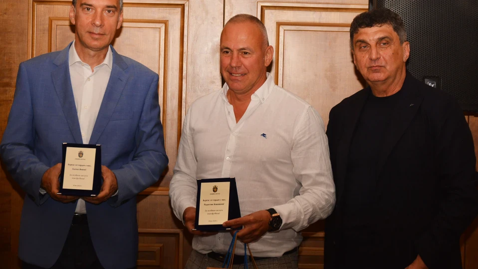 Известен лекар събра футболни легенди (СНИМКИ)