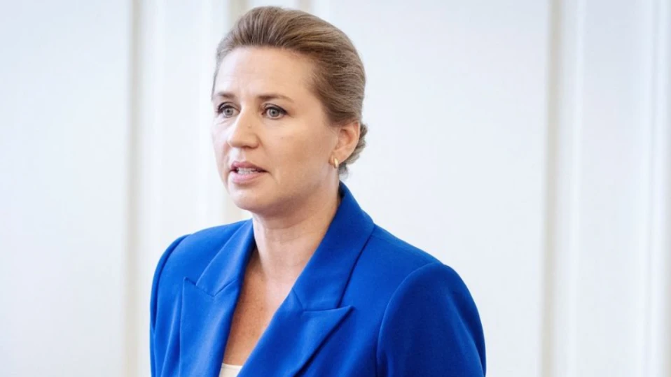 Нападнаха датския премиер Мете Фредериксен