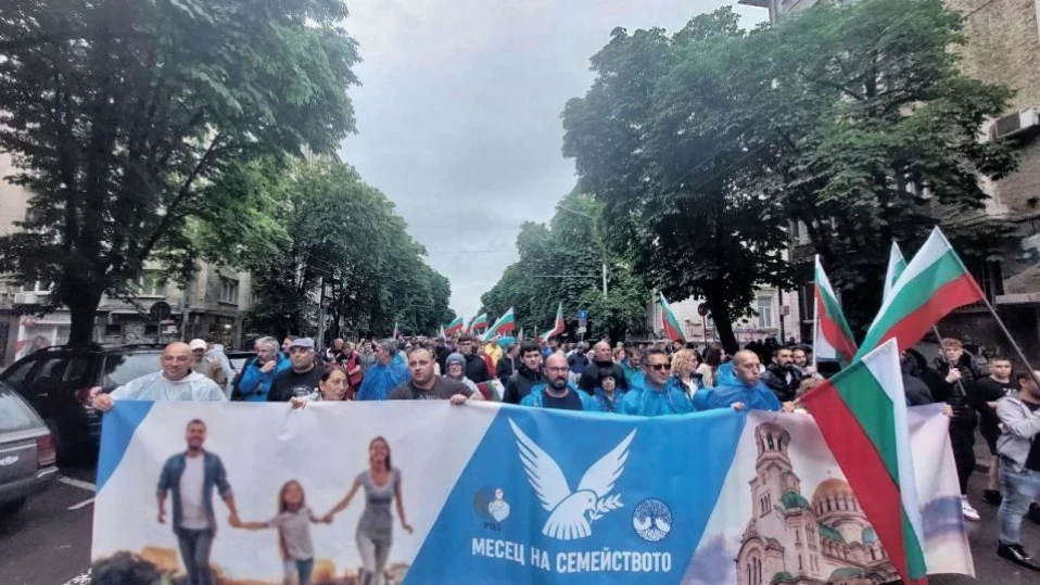 10 000 излизат в подкрепа на традиционното семейство