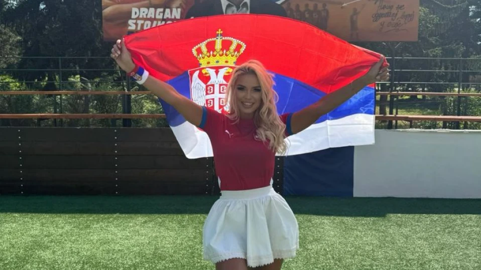Тя е най-секси депутатката от социалистическата партия в Сърбия и е футболна фенка