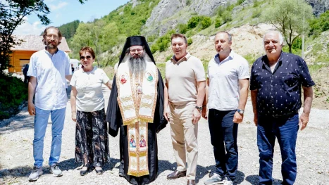 Мелнишкият епископ Герасим извърши водосвет за нов храм
