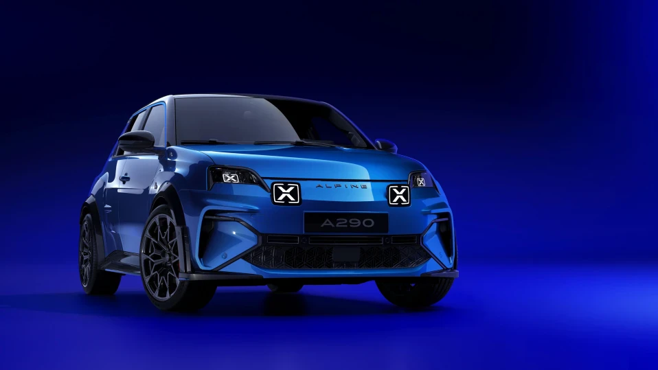 Alpine пуска хечбек и готви още нови модели