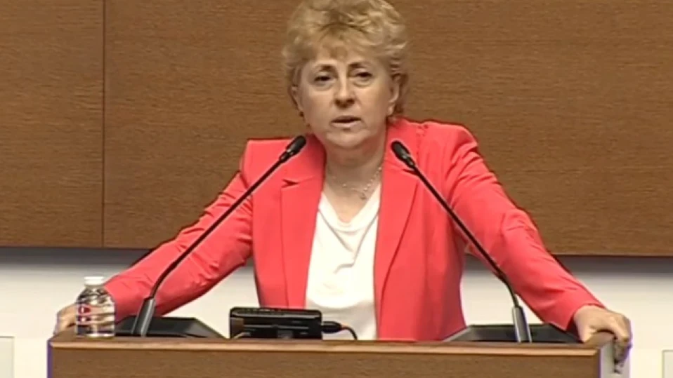 Виктория Василева от "Величие" рецитира стих на Дамян Дамянов в НС