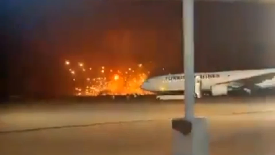 Пожар и серия от експлозии във военен склад близо до френската военна база в Чад (ВИДЕО)