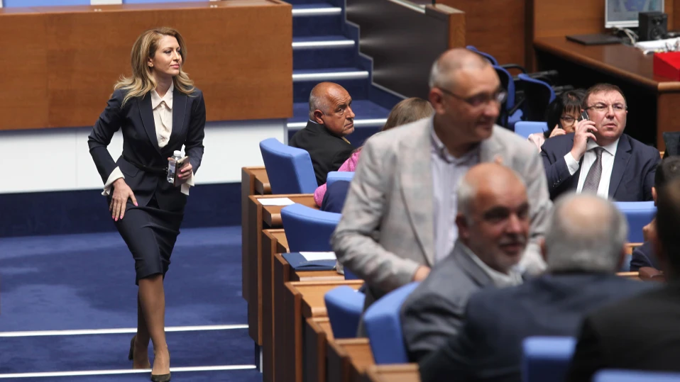Красивата Рая взе парламента