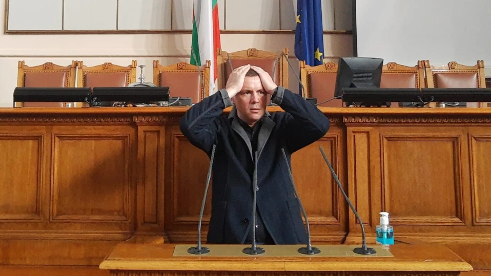 Ицо Хазарта попадна в класация на "Политико" за най-ексцентрични евродепутати и заяви: Нека съм шантав!