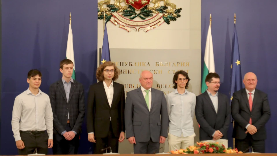 Главчев: Учениците от отборите по природни науки са гордост за България (ВИДЕО)