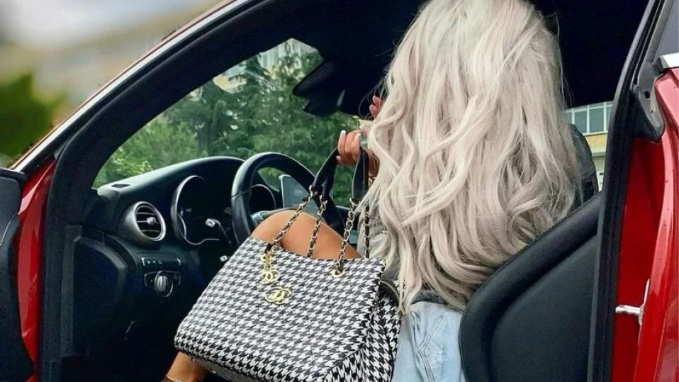 Вестник "Адевърул": Измамник се направи на българска звезда и прибра над 42 хил. евро