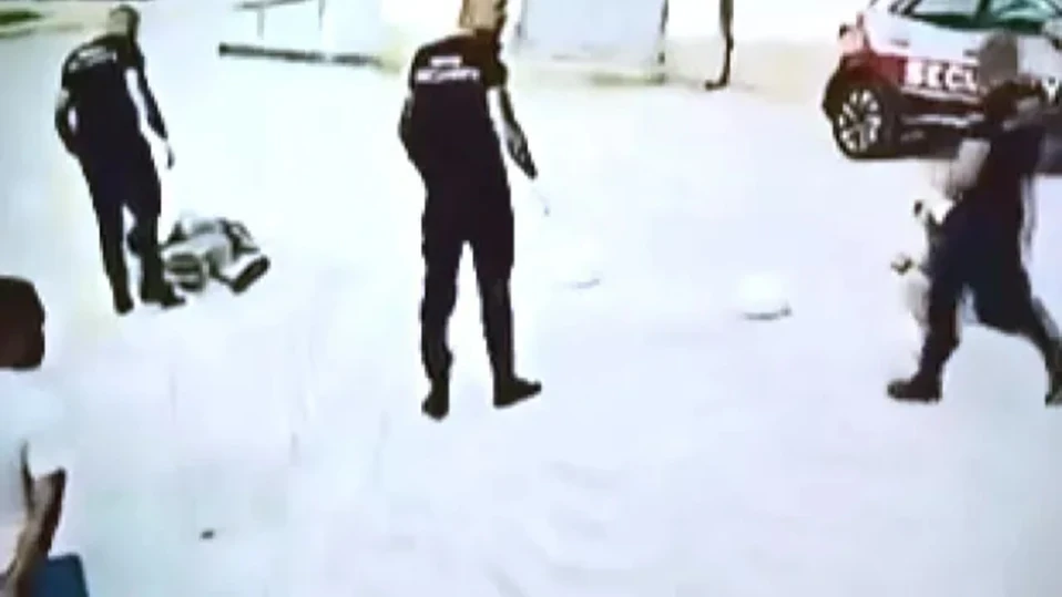 Пуснаха без обвинение охранителите, повалили британец пред болницата в Пловдив, който по-късно почина