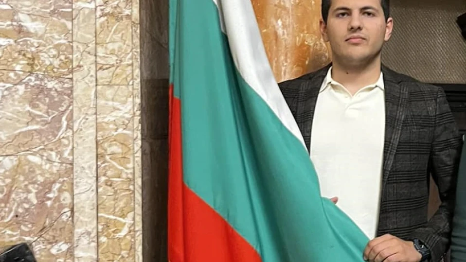 Заради гаврата с флага: И наследник на Талев подаде сигнал срещу Мила Робърт в прокуратурата