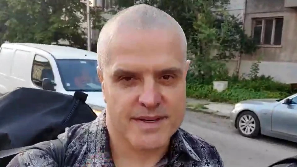 Брендо имал менте паспорти от 5 държави (обзор)