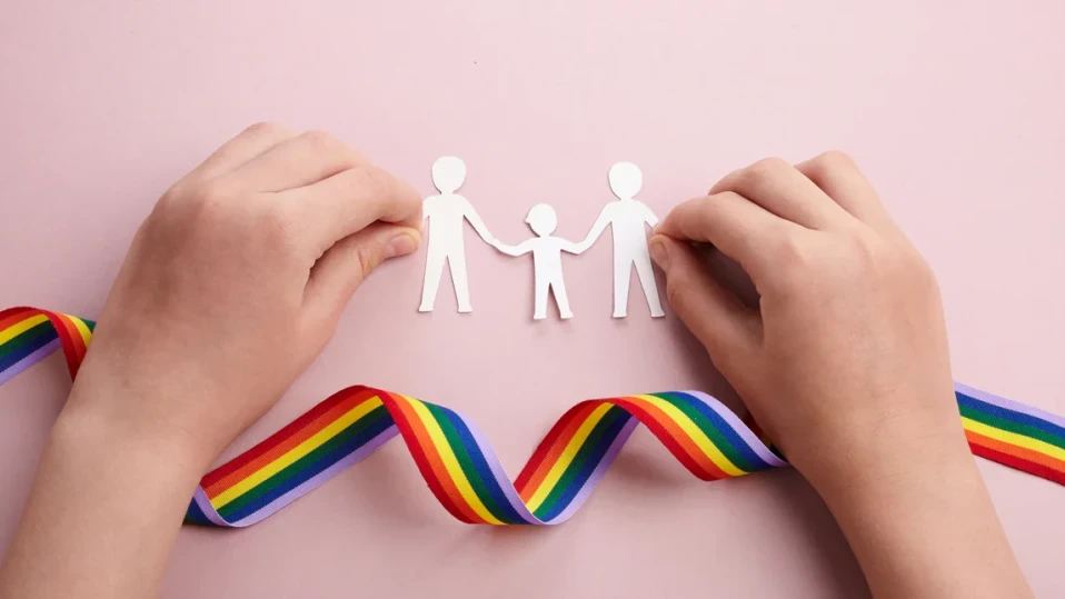 Подадена е първа молба за осиновяване от еднополова двойка в Гърция