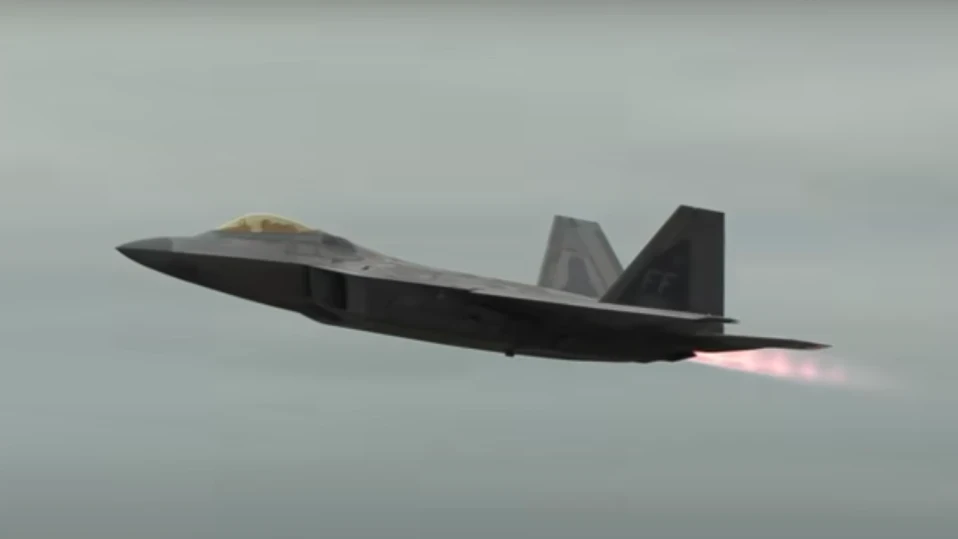 The Telegraph: Защо САЩ бързат да се отърват от своите стелт изтребители F-22 Raptor (ВИДЕО)